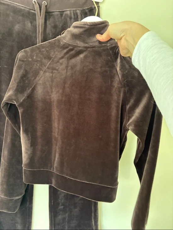 Brown 🧸 Velvet Set - Picture 7 of 8